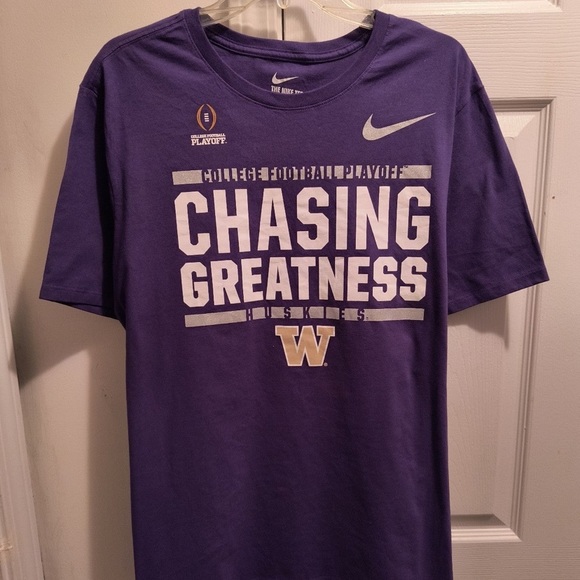 Washington Huskies College football playoffs Chasing Greatness short Sleeve Tee - Picture 1 of 4